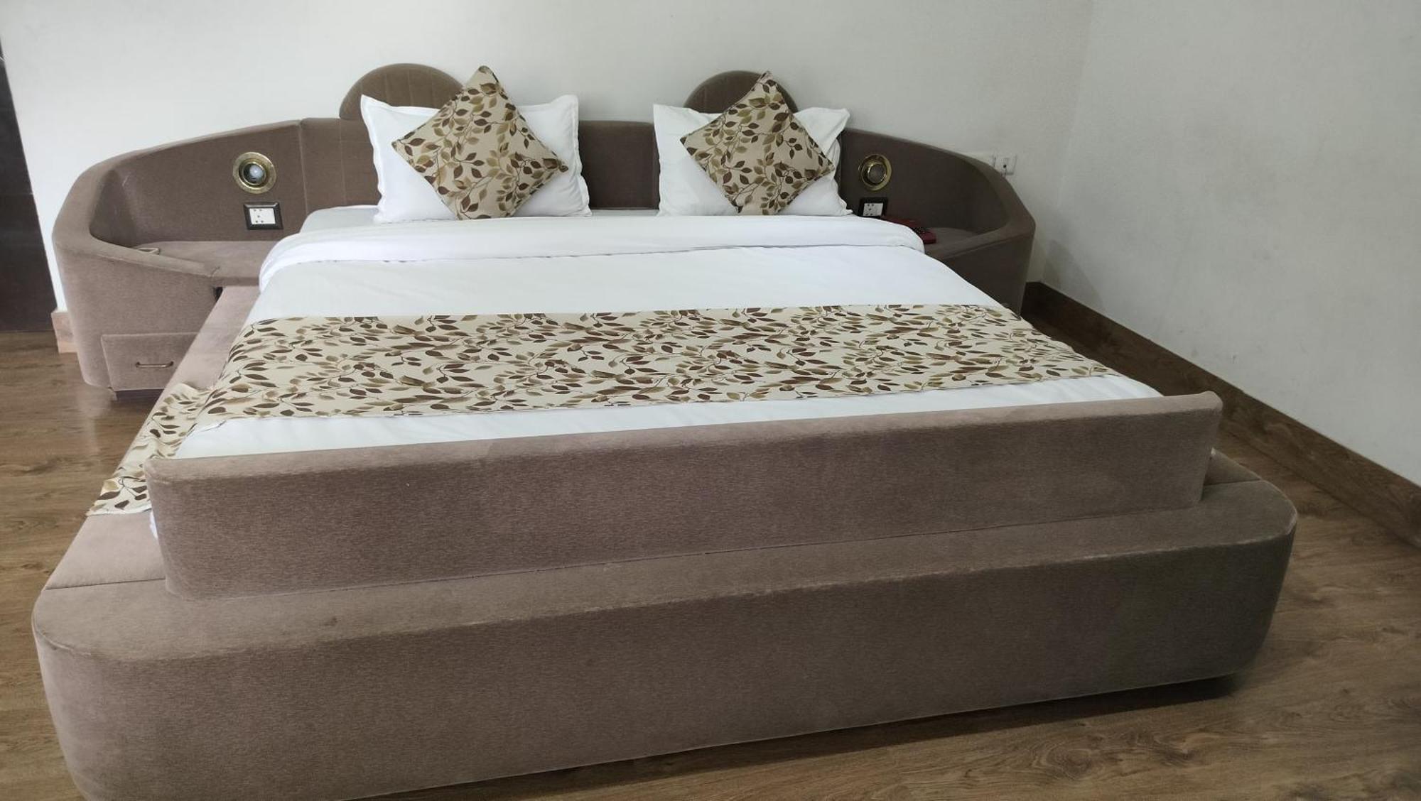 66 Residencey Jaipur Bagian luar foto